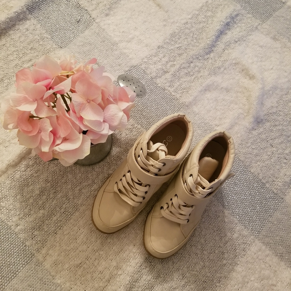 white wedges